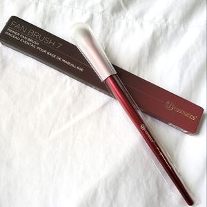 BUNDLE ONLY *NIB* BH Cosmetics Primer Fan Brush 7
